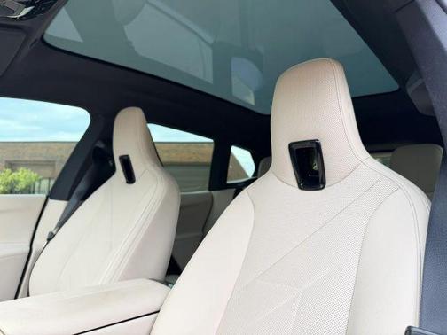 White 2023 BMW iX xDrive50