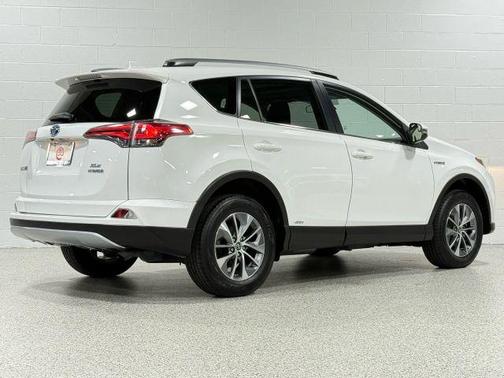 2017 Toyota RAV4 Hybrid XLE