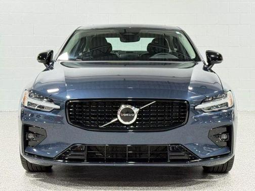 2024 Volvo S60 B5 Core Dark Theme