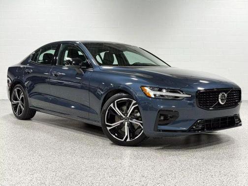 2024 Volvo S60 B5 Core Dark Theme