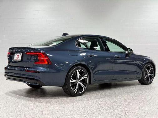 2024 Volvo S60 B5 Core Dark Theme