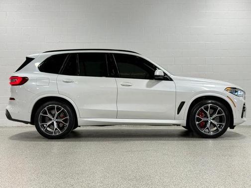 White 2022 BMW X5 M50i