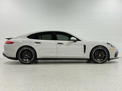 2018 Porsche Panamera 4S