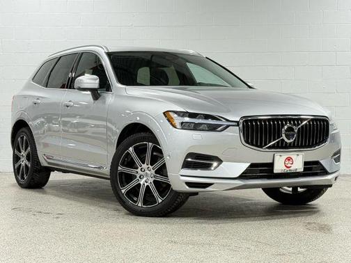 Silver 2018 Volvo XC60 Recharge Plug-In Hybrid T8 Inscription