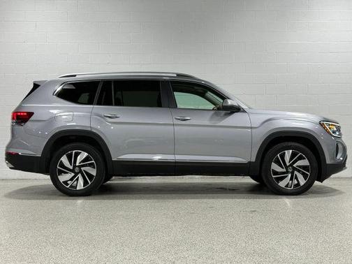 Silver Bird Metallic 2024 Volkswagen Atlas 2.0T SEL