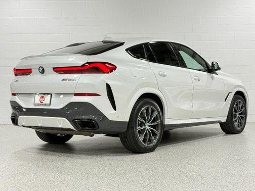 2021 BMW X6 M50i