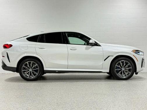 2021 BMW X6 M50i