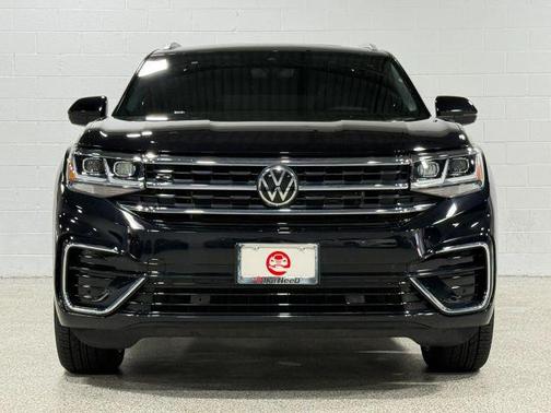 Deep Black Pearl Effect 2021 Volkswagen Atlas Cross Sport 3.6L V6 SEL R-Line