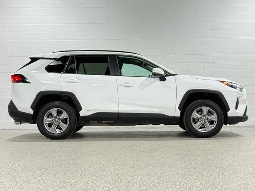 2022 Toyota RAV4 Hybrid XLE