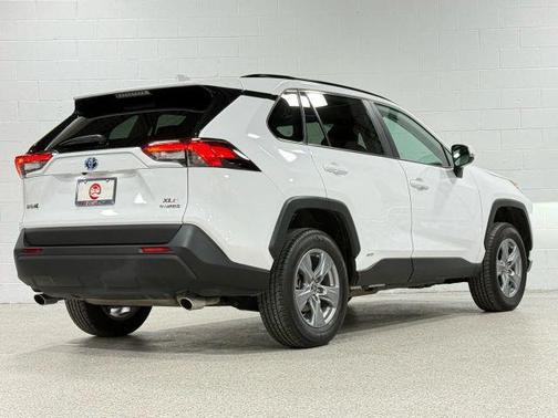 2022 Toyota RAV4 Hybrid XLE