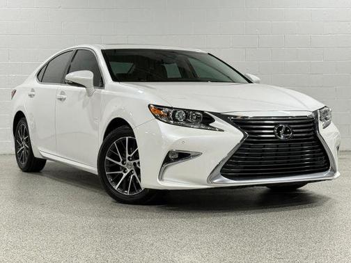 White 2016 Lexus ES 350 Base