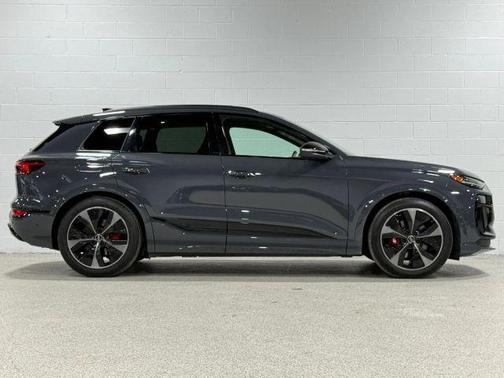 2025 Audi SQ6 e-tron Premium