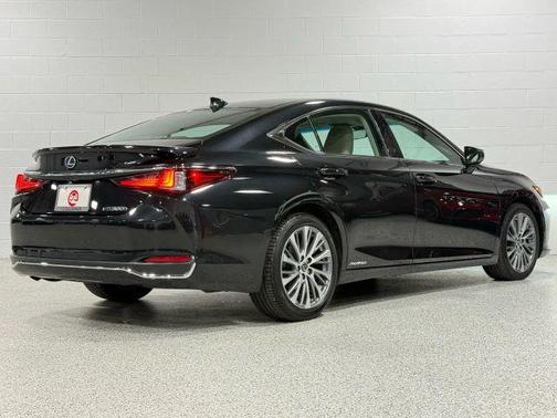2020 Lexus ES 300h Base