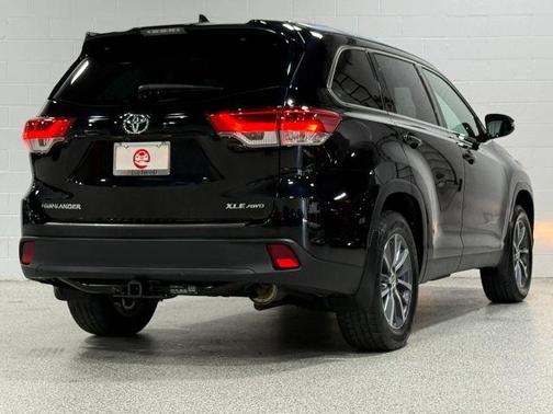 Black 2019 Toyota Highlander XLE