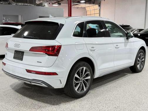 Glacier White Metallic 2021 Audi Q5 40 Premium Plus