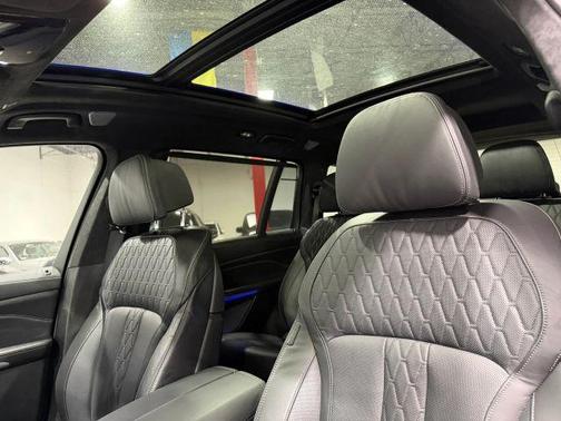 2021 BMW X7 M50i