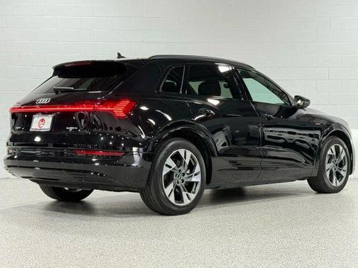 2022 Audi e-tron Premium