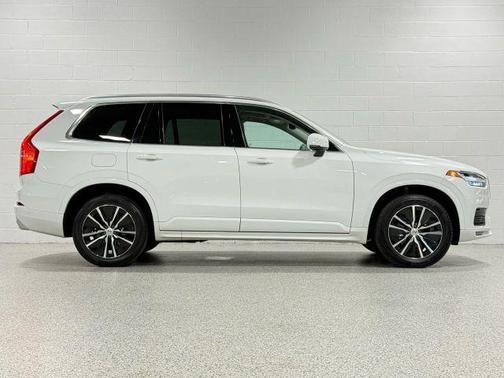 2020 Volvo XC90 T5 Momentum 7 Passenger