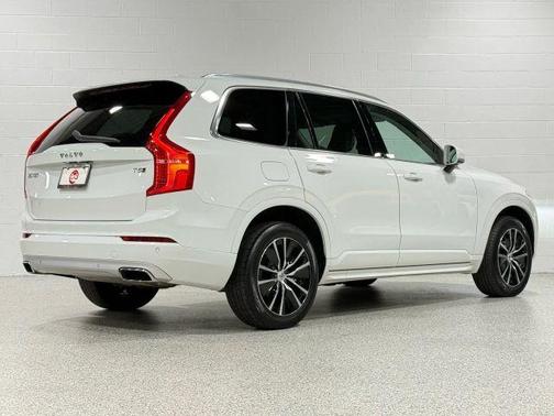 2020 Volvo XC90 T5 Momentum 7 Passenger