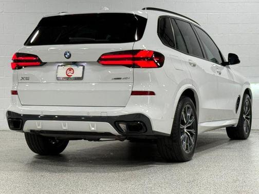 White 2025 BMW X5 xDrive40i