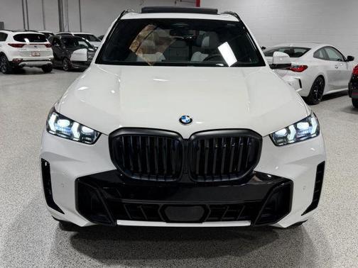White 2025 BMW X5 xDrive40i