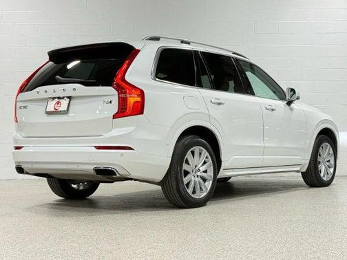 2017 Volvo XC90 T6 Momentum