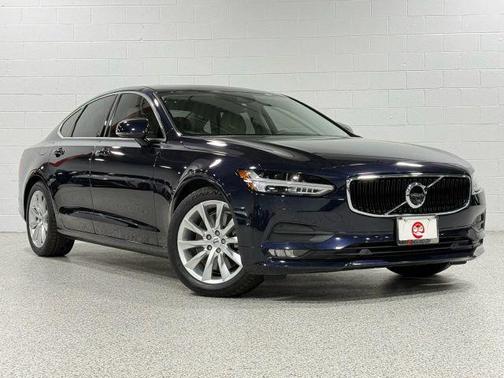 2017 Volvo S90 T6 Momentum