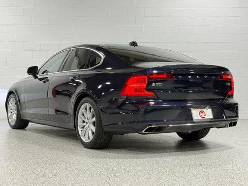 2017 Volvo S90 T6 Momentum