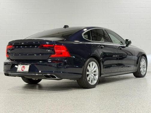 2017 Volvo S90 T6 Momentum