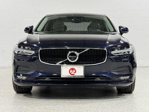 2017 Volvo S90 T6 Momentum