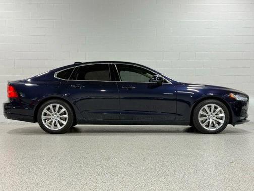 2017 Volvo S90 T6 Momentum