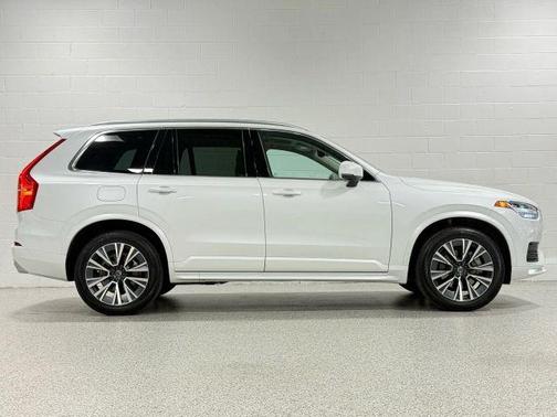 2021 Volvo XC90 T5 Momentum 7 Passenger