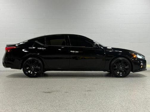 Black 2020 Nissan Altima 2.5 Platinum
