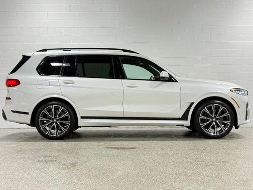White 2022 BMW X7 xDrive40i