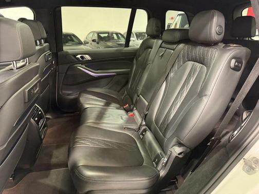White 2022 BMW X7 xDrive40i