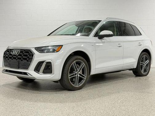 Glacier White Metallic 2022 Audi Q5 e 55 S line quattro Premium