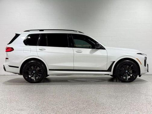 2024 BMW X7 M60i