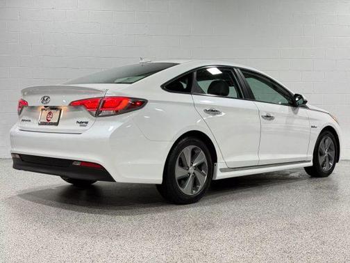 2016 Hyundai SONATA Hybrid Limited