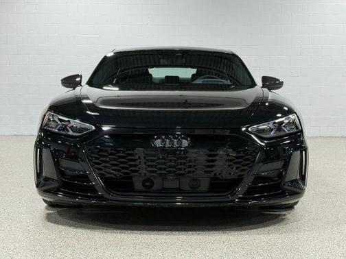 Mythos Black Metallic 2022 Audi RS e-tron GT Base