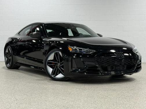 Mythos Black Metallic 2022 Audi RS e-tron GT Base