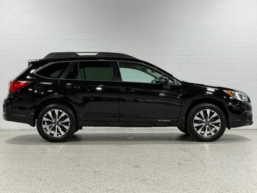 Crystal Black Silica 2017 Subaru Outback 2.5i Limited