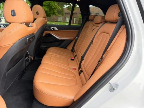 White 2019 BMW X5 xDrive40i
