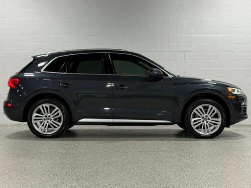 Manhattan Gray Metallic 2018 Audi Q5 2.0T Premium Plus