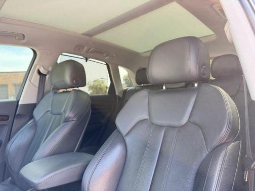 Manhattan Gray Metallic 2018 Audi Q5 2.0T Premium Plus
