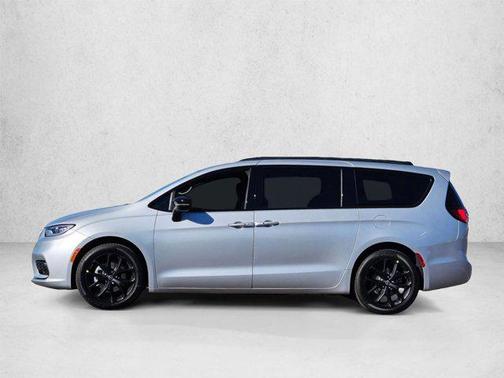 Silver Mist Clearcoat 2026 Chrysler Pacifica Limited
