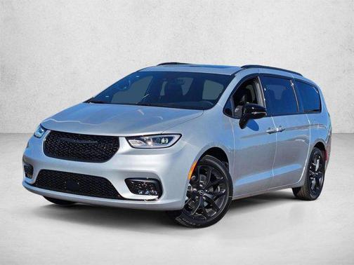 Silver Mist Clearcoat 2026 Chrysler Pacifica Limited
