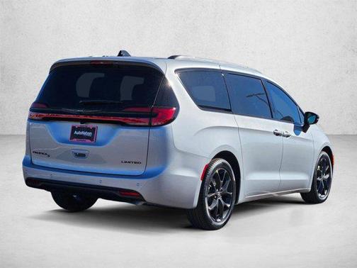 Silver Mist Clearcoat 2026 Chrysler Pacifica Limited