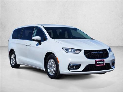 Bright White Clearcoat 2023 Chrysler Pacifica Touring L