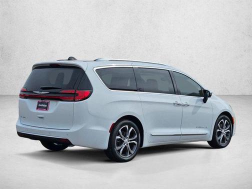 Bright White Clearcoat 2026 Chrysler Pacifica L