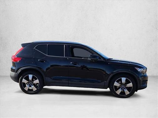 2019 Volvo XC40 T5 Momentum